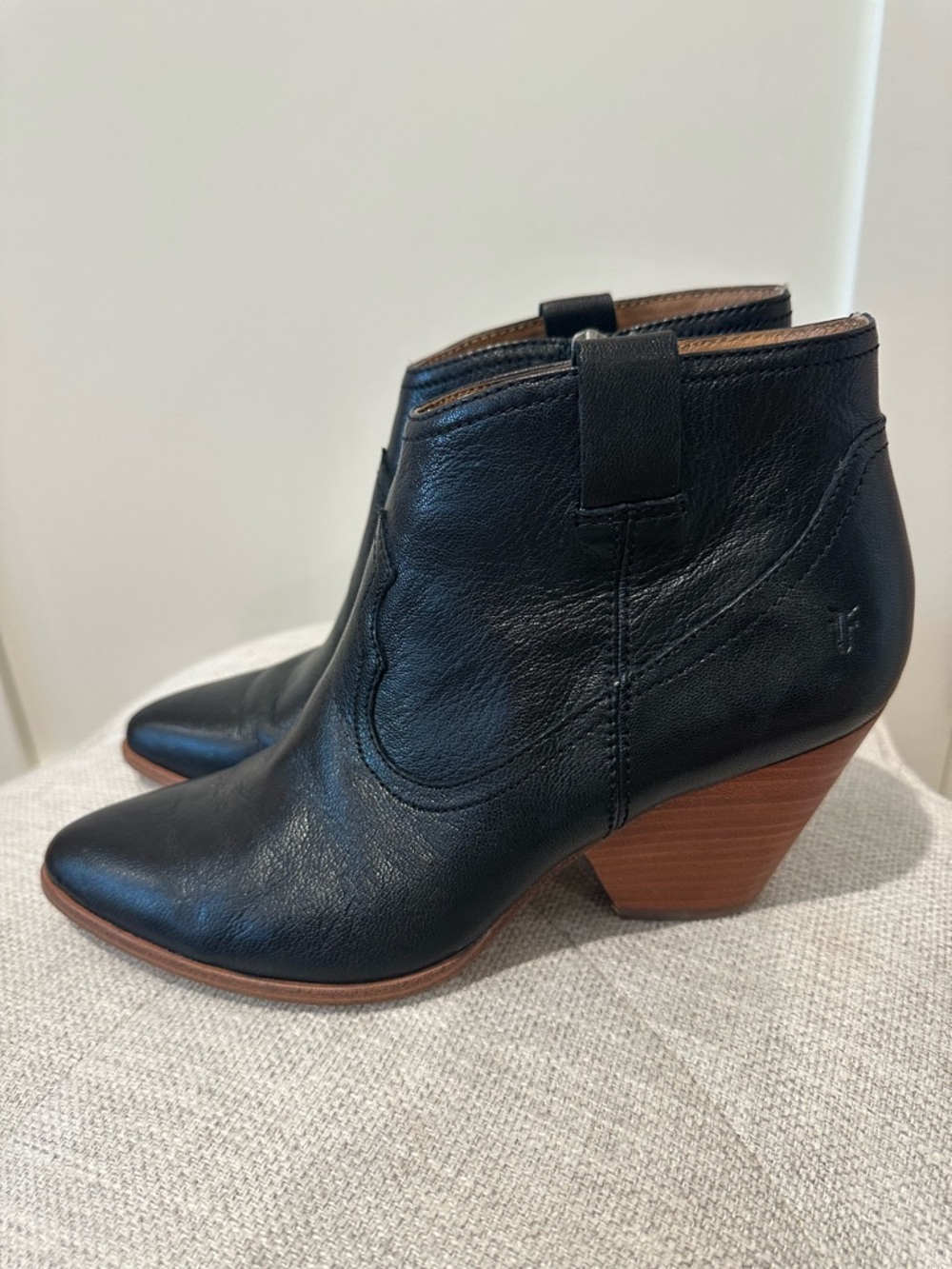 Frye size 8.5 Reina black leather ankle booties with wooden stack heel